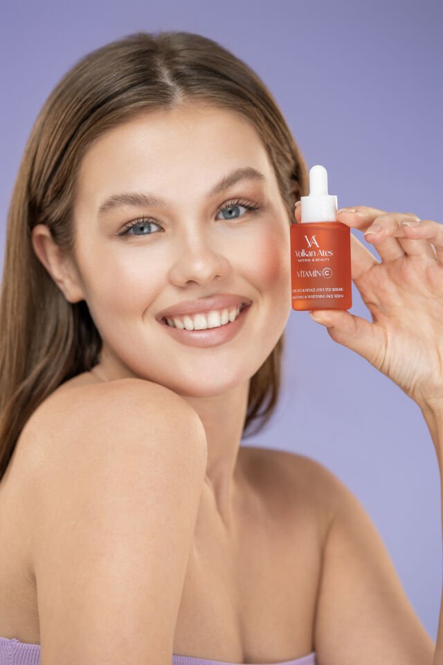 Volkan Ates Natural & Beauty Aydınlatıcı & Beyazlatıcı Yüz Serumu Vitamin C Cam Şişe 30 ml