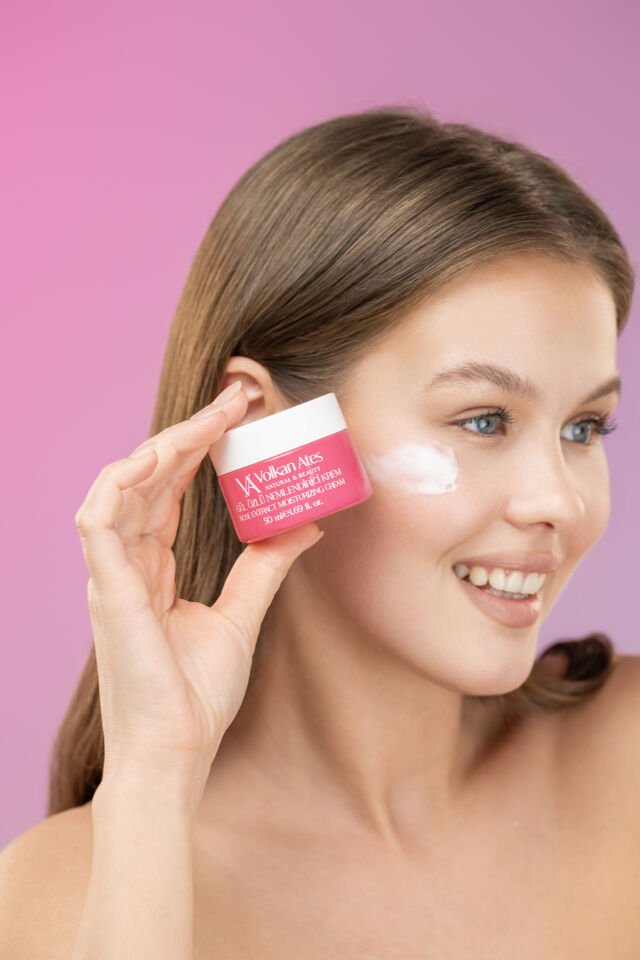 Volkan Ates Natural & Beauty Gül Özlü Nemlendirici Krem Cam Kavanoz 50 ml