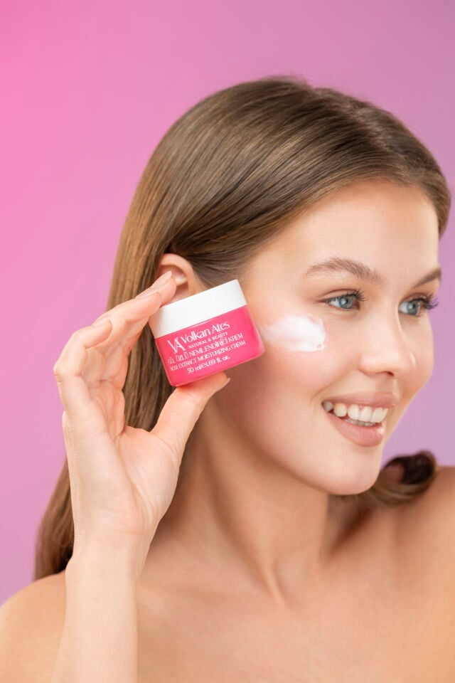Volkan Ates Natural & Beauty Gül Özlü Nemlendirici Krem Cam Kavanoz 50 ml