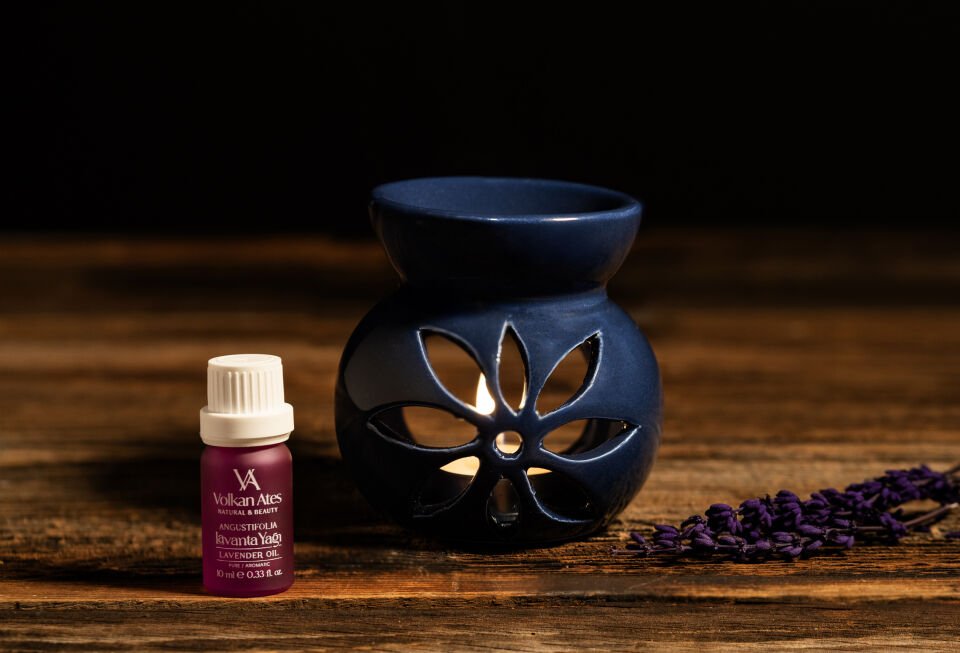 Volkan Ates Natural & Beauty Seramik Buhurdanlık Seti Lacivert Renk + Lavandula Angustifolia Saf Lavanta Yağı 10 ml + Mum