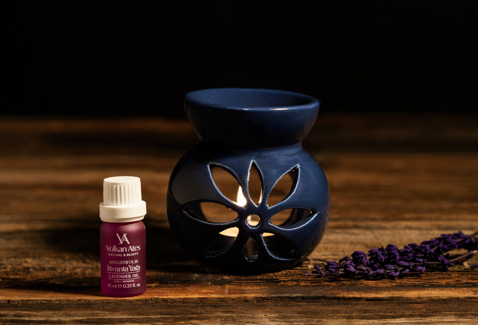 Volkan Ates Natural & Beauty Seramik Buhurdanlık Seti Lacivert Renk + Lavandula Angustifolia Saf Lavanta Yağı 10 ml + Mum