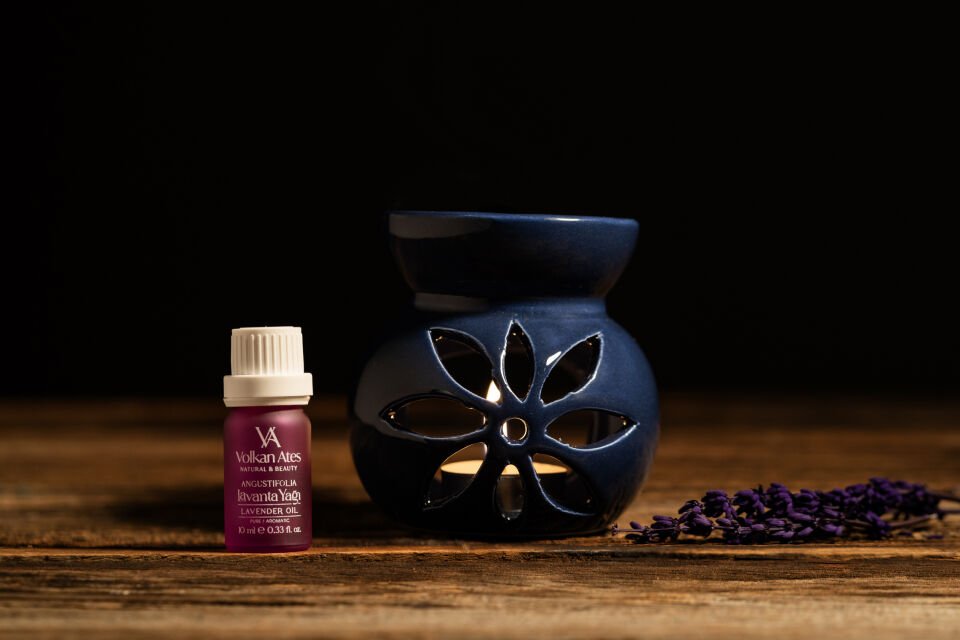 Volkan Ates Natural & Beauty Seramik Buhurdanlık Seti Lacivert Renk + Lavandula Angustifolia Saf Lavanta Yağı 10 ml + Mum