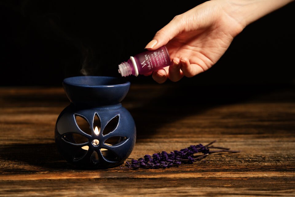 Volkan Ates Natural & Beauty Seramik Buhurdanlık Seti Lacivert Renk + Lavandula Angustifolia Saf Lavanta Yağı 10 ml + Mum