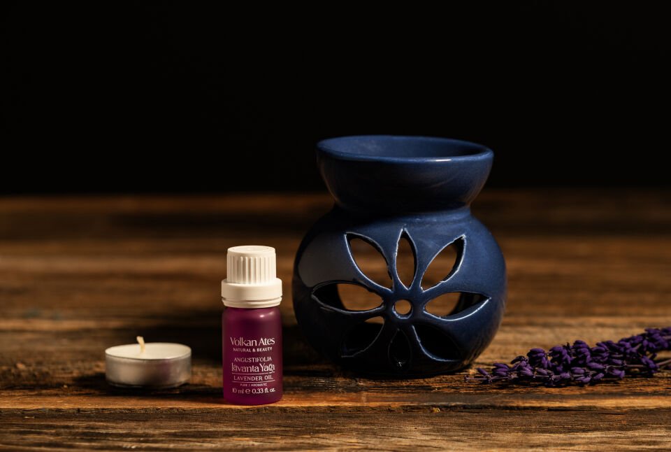 Volkan Ates Natural & Beauty Seramik Buhurdanlık Seti Lacivert Renk + Lavandula Angustifolia Saf Lavanta Yağı 10 ml + Mum
