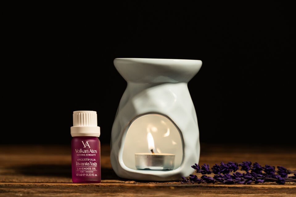 Volkan Ates Natural & Beauty Seramik Buhurdanlık Seti Açık Mavi Renk + Lavandula Angustifolia Saf Lavanta Yağı 10 ml + Mum