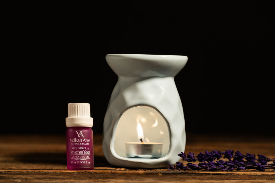 Volkan Ates Natural & Beauty Seramik Buhurdanlık Seti Açık Mavi Renk + Lavandula Angustifolia Saf Lavanta Yağı 10 ml + Mum