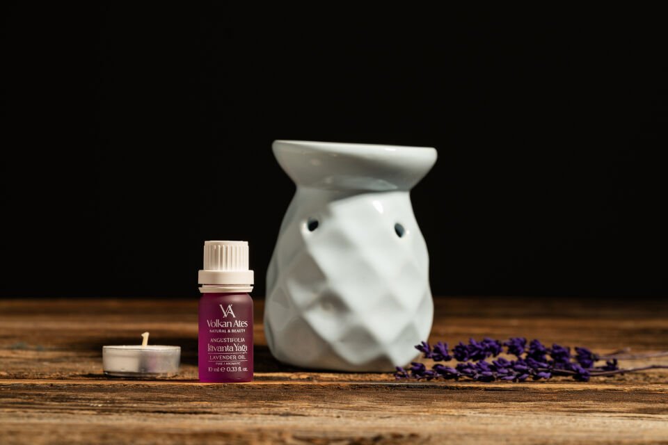 Volkan Ates Natural & Beauty Seramik Buhurdanlık Seti Açık Mavi Renk + Lavandula Angustifolia Saf Lavanta Yağı 10 ml + Mum