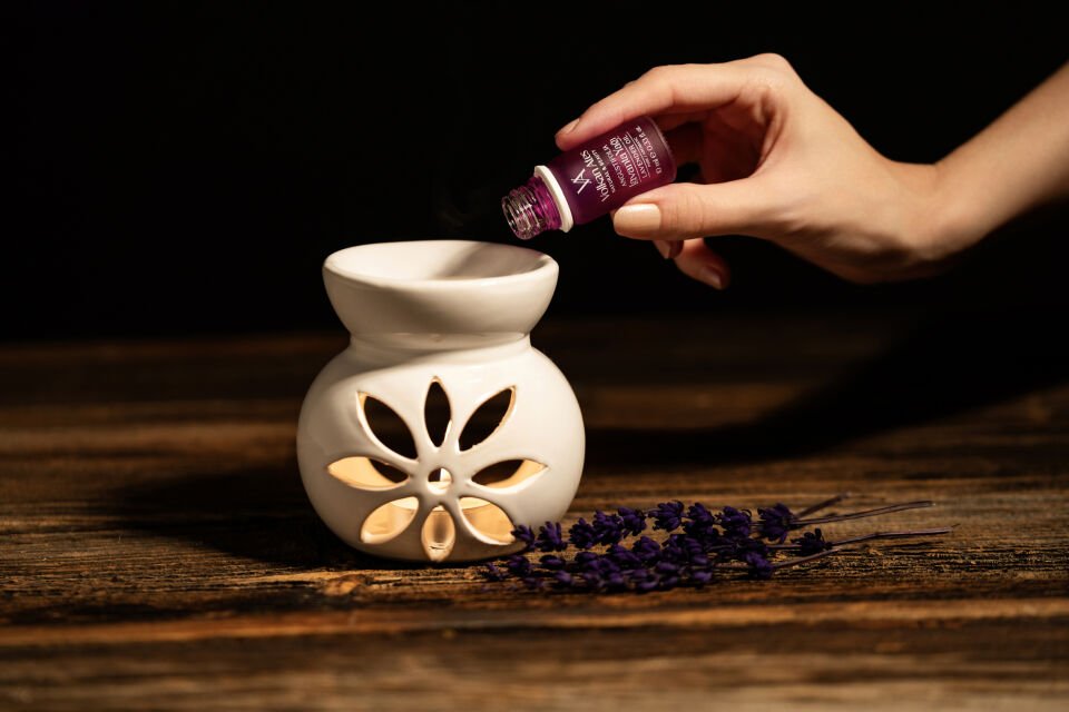 Volkan Ates Natural & Beauty Seramik Buhurdanlık Seti Beyaz Renk + Lavandula Angustifolia Saf Lavanta Yağı 10 ml + Mum