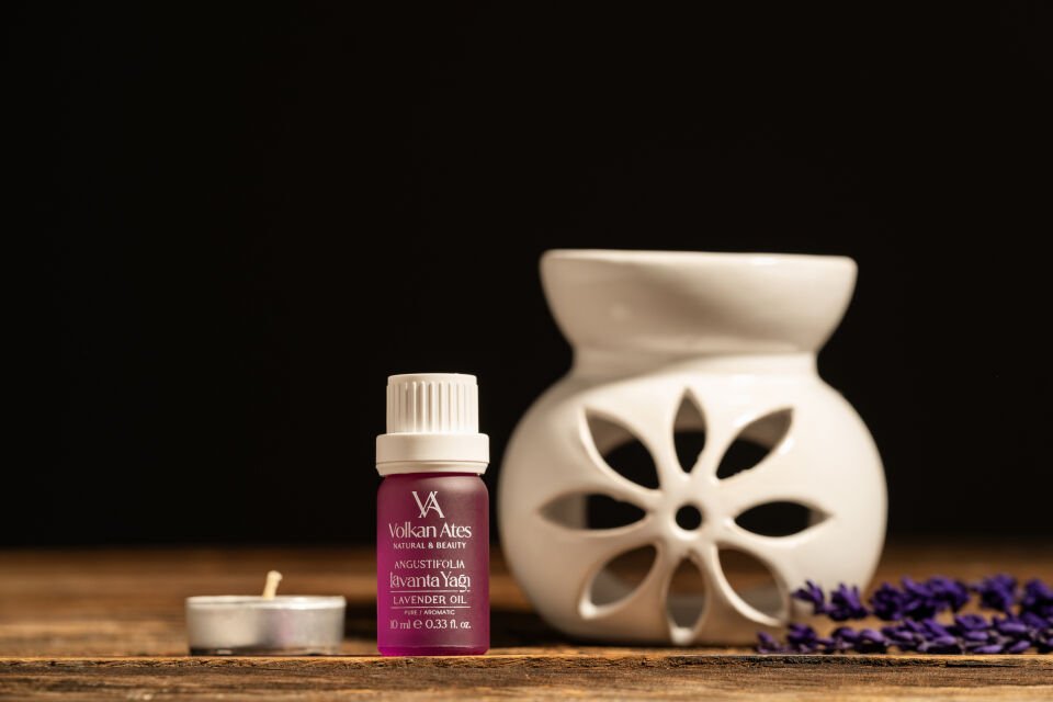 Volkan Ates Natural & Beauty Seramik Buhurdanlık Seti Beyaz Renk + Lavandula Angustifolia Saf Lavanta Yağı 10 ml + Mum