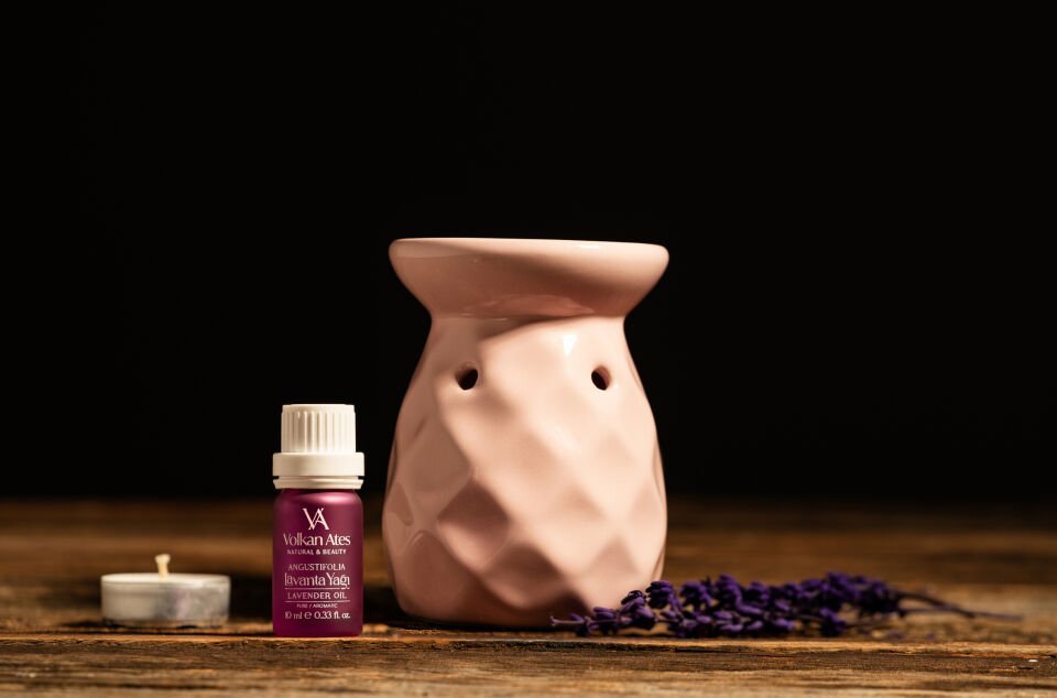 Volkan Ates Natural & Beauty Seramik Buhurdanlık Seti Pembe Renk + Lavandula Angustifolia Saf Lavanta Yağı 10 ml + Mum