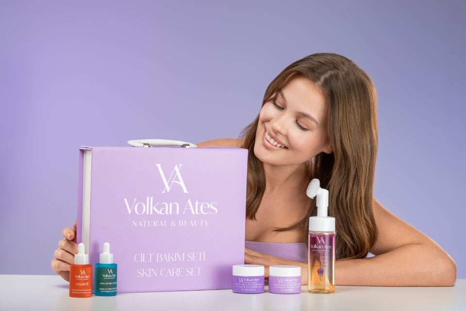 Cilt Bakım Seti (Göz Çevresi & Nemlendirici Krem - Hyaluronic Acid&C Vitamin - Yüz Temizleme Köpüğü)