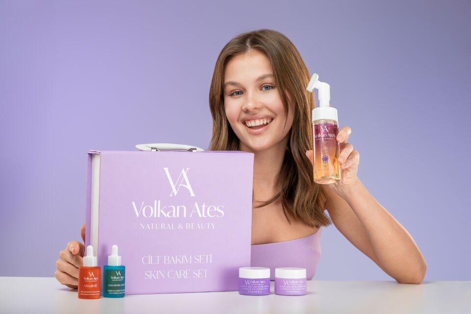 Cilt Bakım Seti (Göz Çevresi & Nemlendirici Krem - Hyaluronic Acid&C Vitamin - Yüz Temizleme Köpüğü)