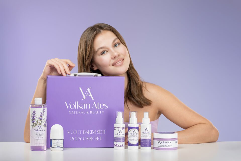 Vücut Bakım Seti (Vücut Peeling & Losyonu  - Ayak Koku Giderici Sprey &  Kremi - Duş Jeli - Roll-On)